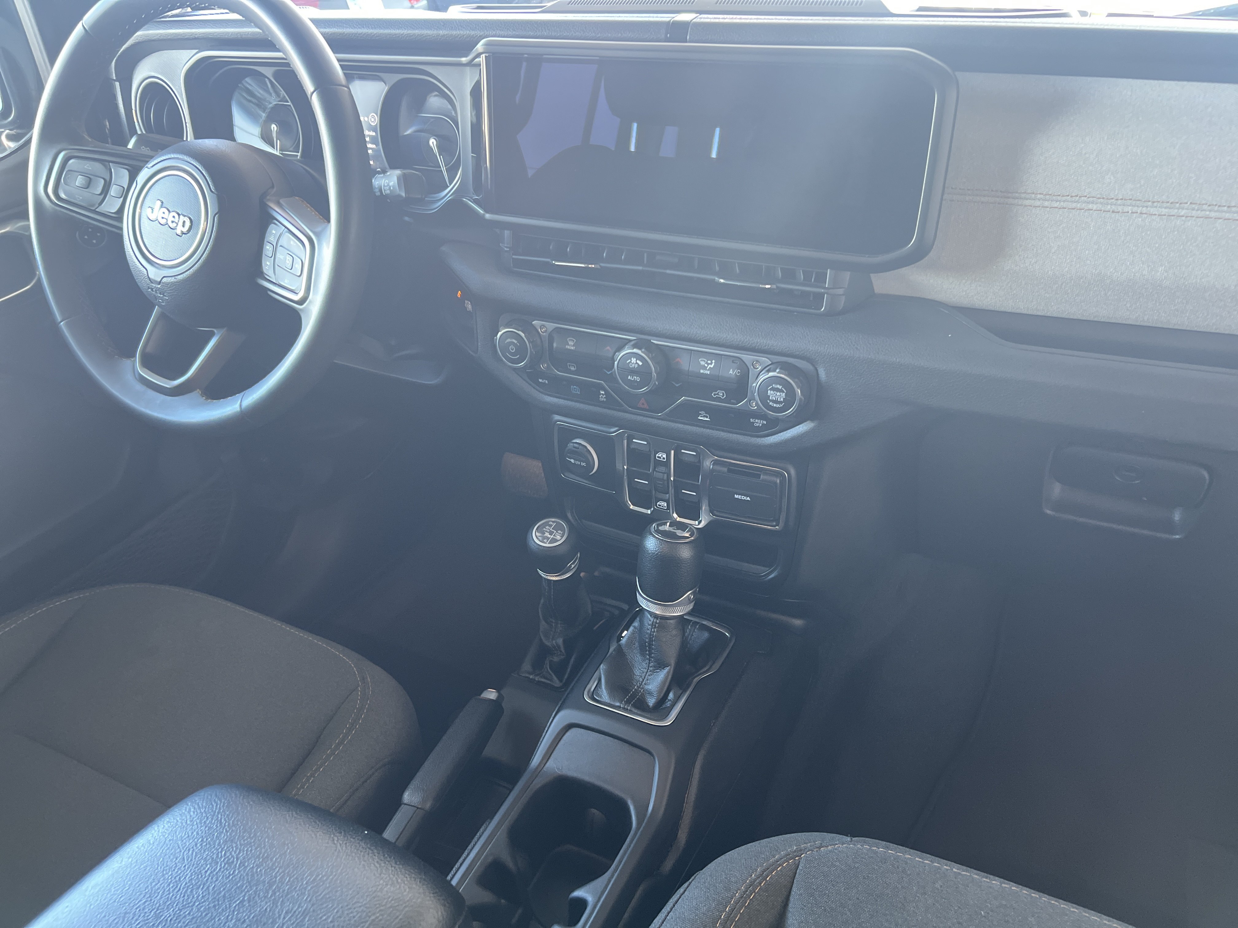 Used 2024 Jeep Wrangler Unlimited AWD/4WD image 13