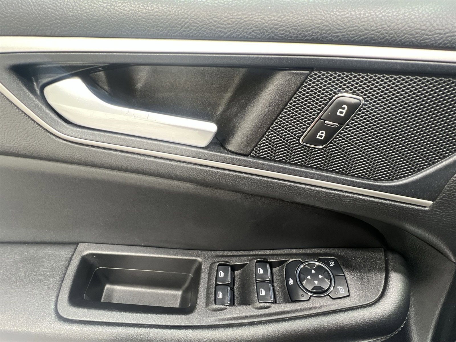 Used 2023 Ford Edge SEL image 13