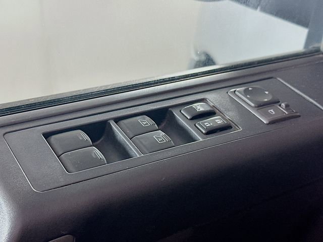 Used 2010 Nissan Titan SE w/ SE Value Truck Pkg image 17