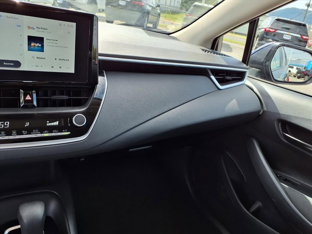 Used 2023 Toyota Corolla LE image 29