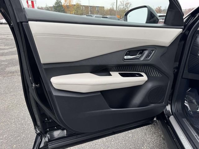 Used 2023 Nissan Ariya AWD image 10