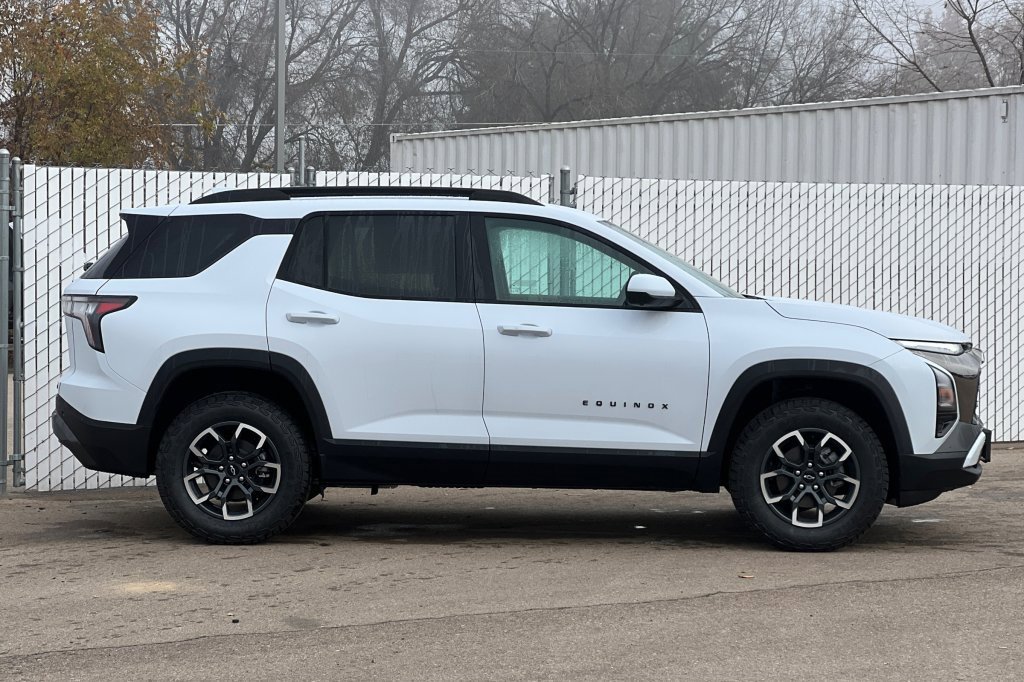 New 2026 Chevrolet Equinox ACTIV image 3