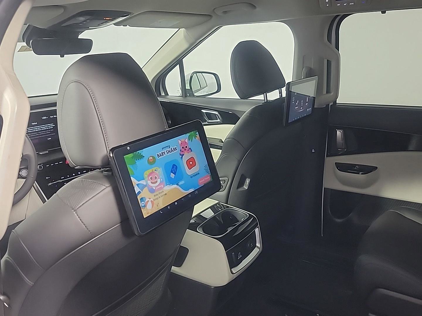 Used 2024 Kia Carnival SX image 26