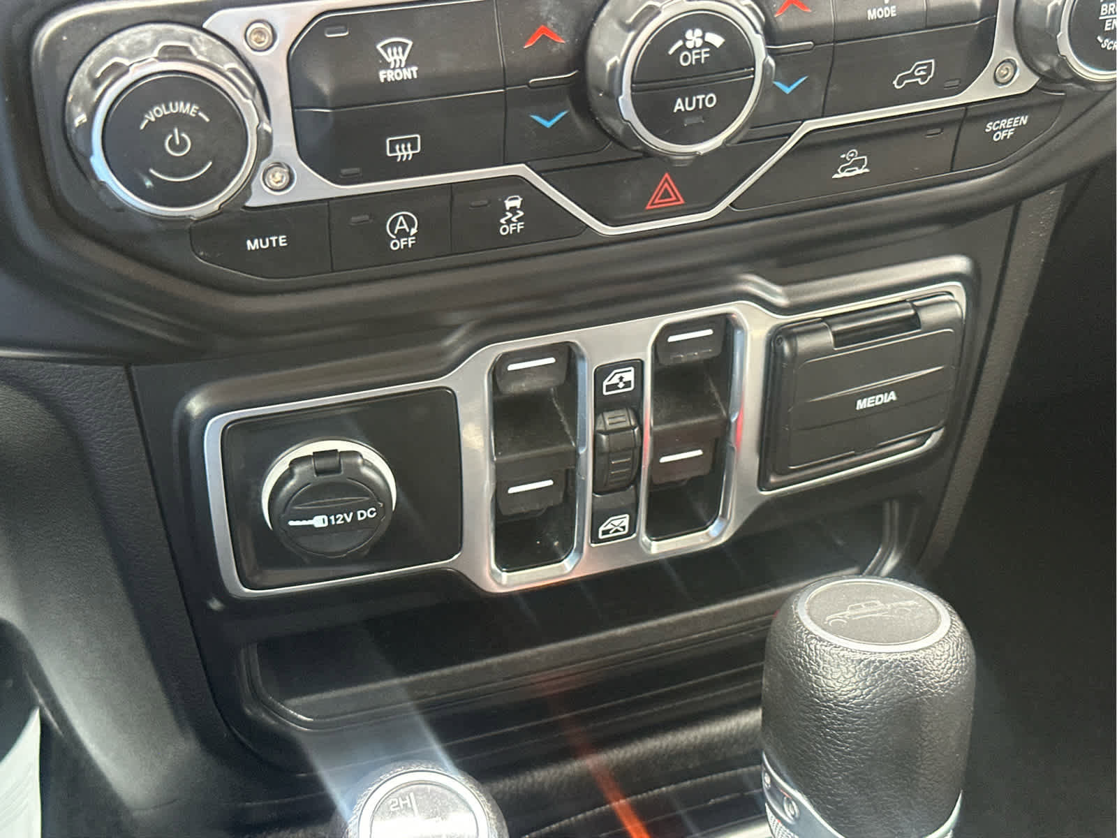 Used 2023 Jeep Gladiator Overland AWD/4WD image 36