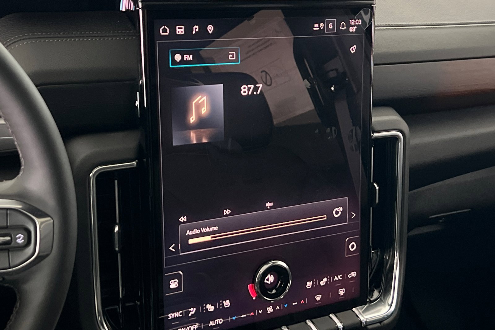 New 2026 GMC Yukon Denali w/ Sun & Power Step Package image 18