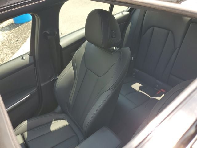 Used 2023 BMW 330i Sedan w/ M Sport Package RWD image 32