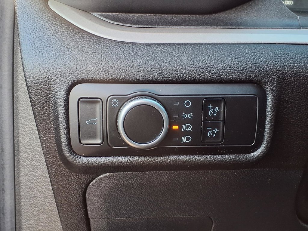Used 2024 Ford Explorer XLT RWD image 6