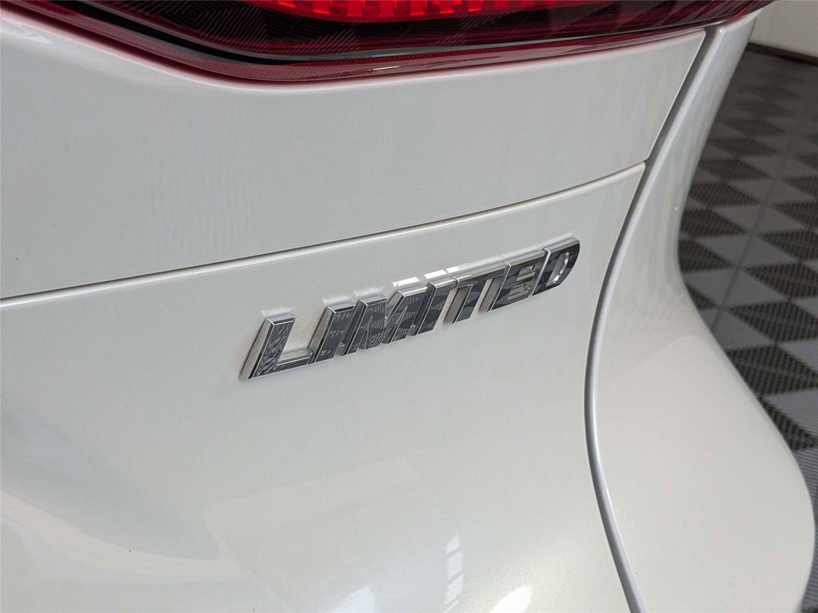 Used 2023 Toyota Venza Limited AWD/4WD image 7