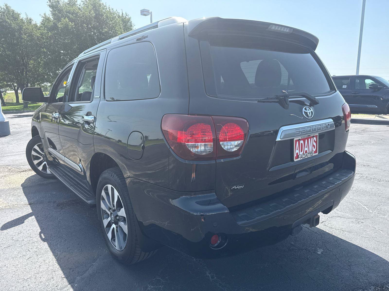 Used 2019 Toyota Sequoia Limited w/ Safety & Convenience Package AWD/4WD image 6