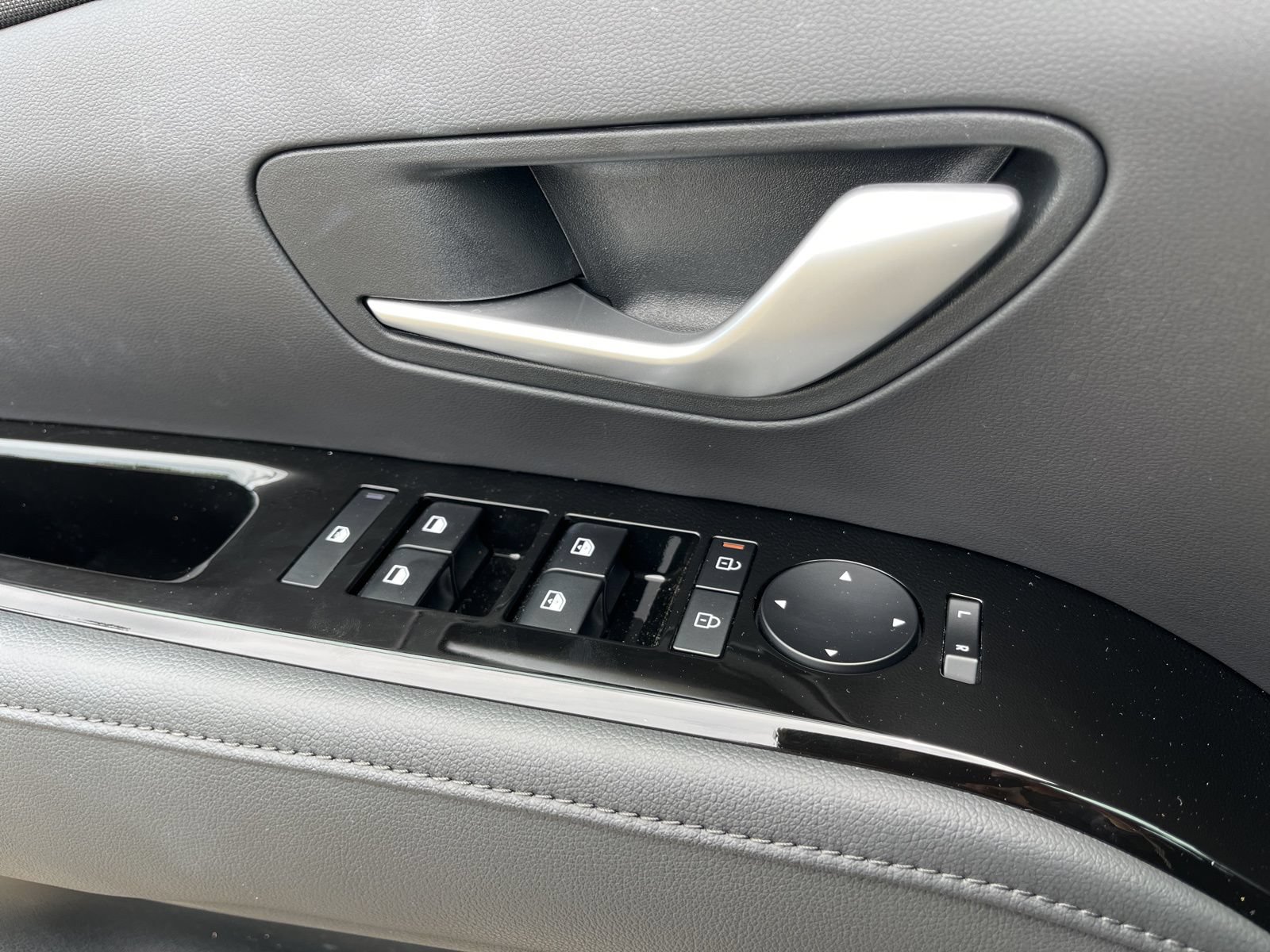 Used 2025 Hyundai Tucson Limited AWD/4WD image 12