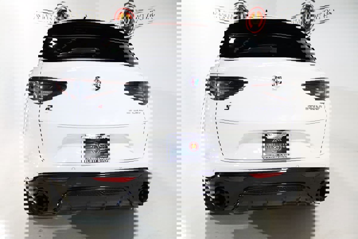 Used 2024 Alfa Romeo Stelvio Veloce image 32