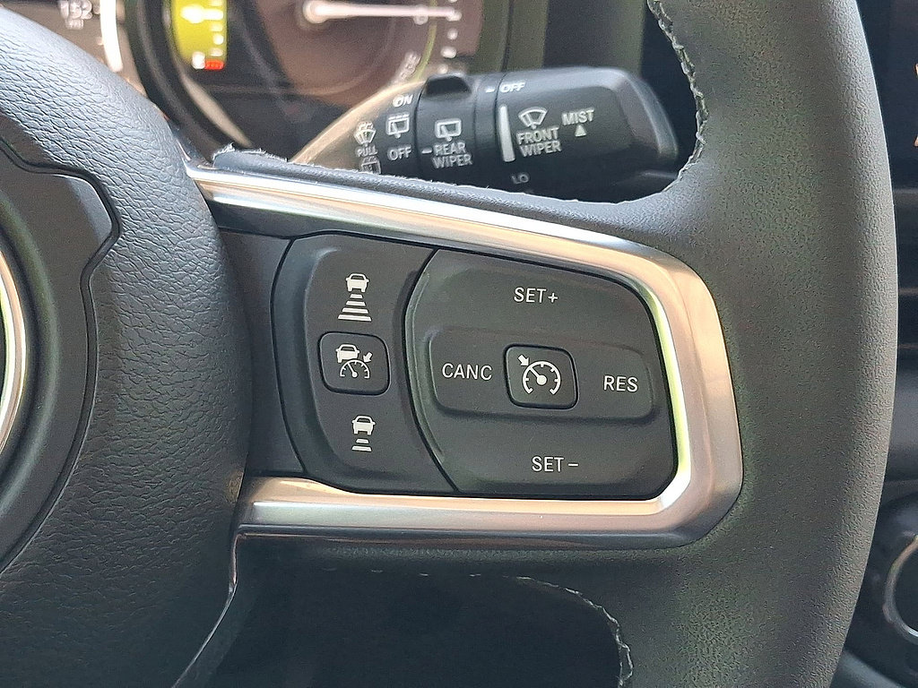 Used 2025 Jeep Wrangler Unlimited Sahara w/ Safety Group AWD/4WD image 18