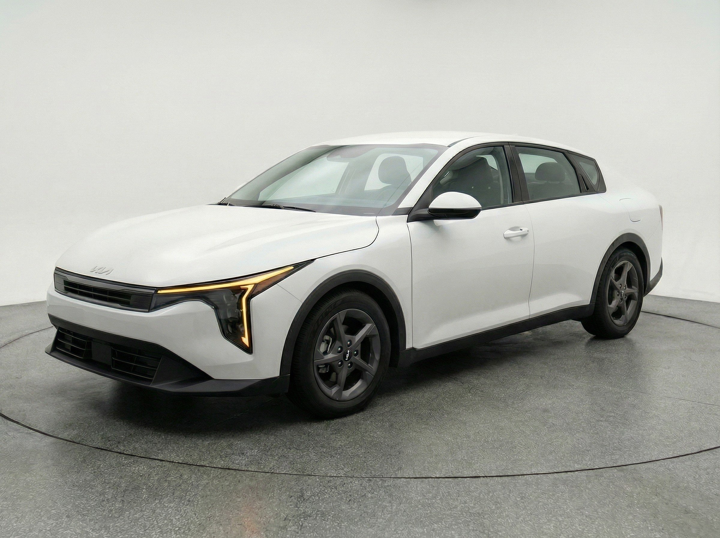 Used 2025 Kia K4 LXS image 3