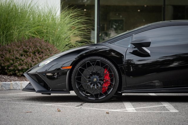 Used 2022 Lamborghini Huracan STO image 13