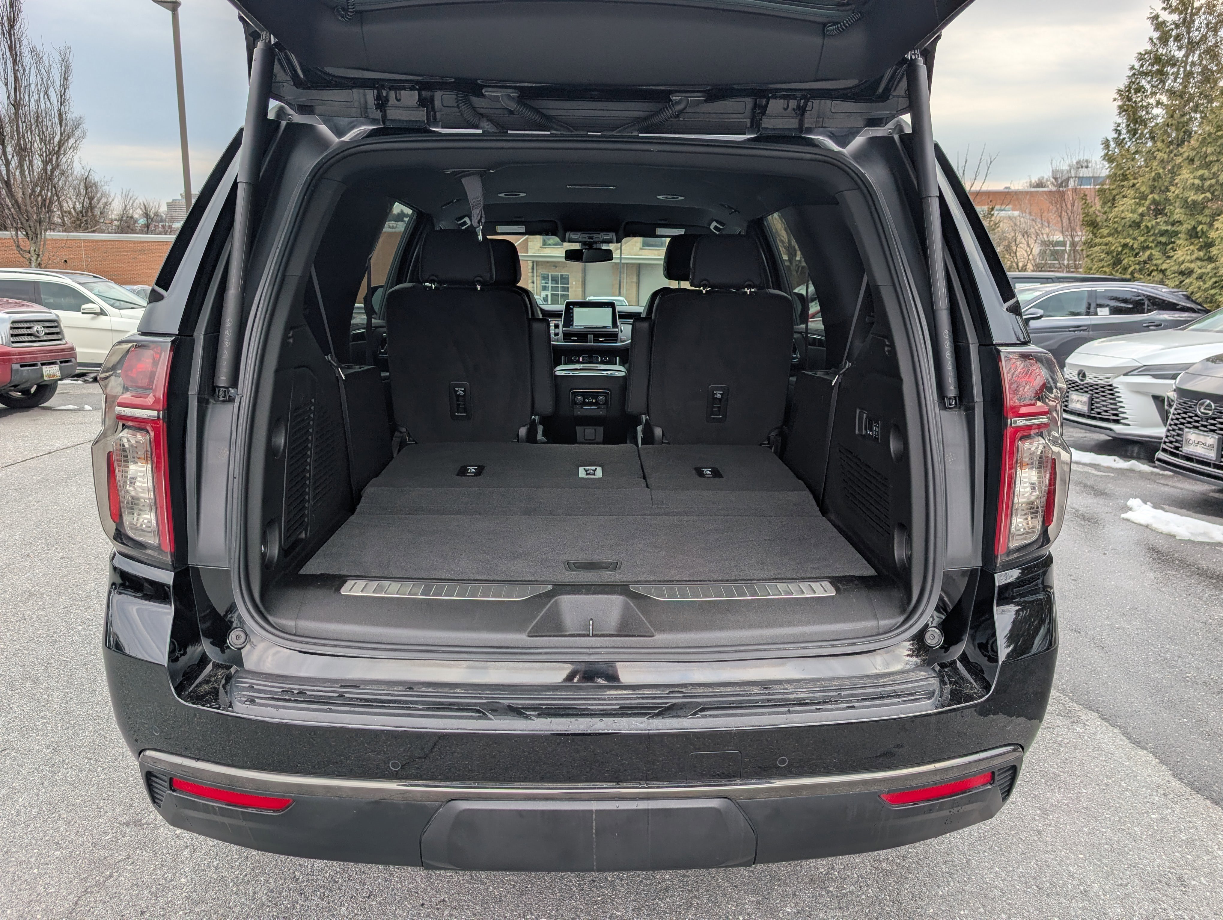 Used 2022 Chevrolet Tahoe RST w/ Luxury Package image 14