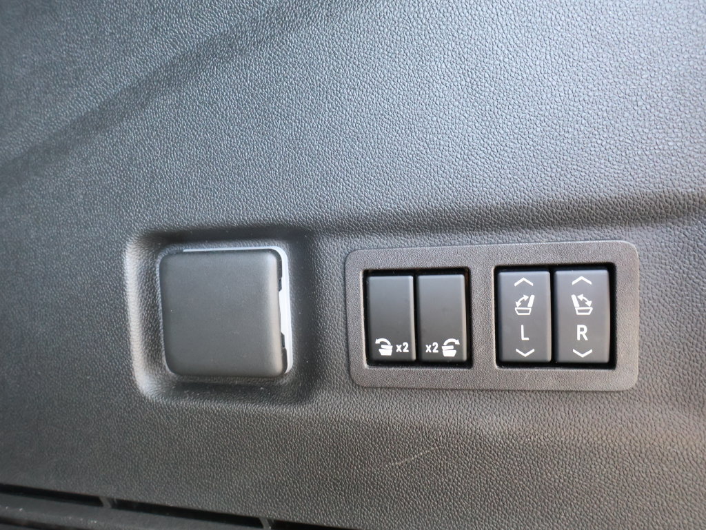 Certified 2024 GMC Yukon XL Denali AWD/4WD image 35