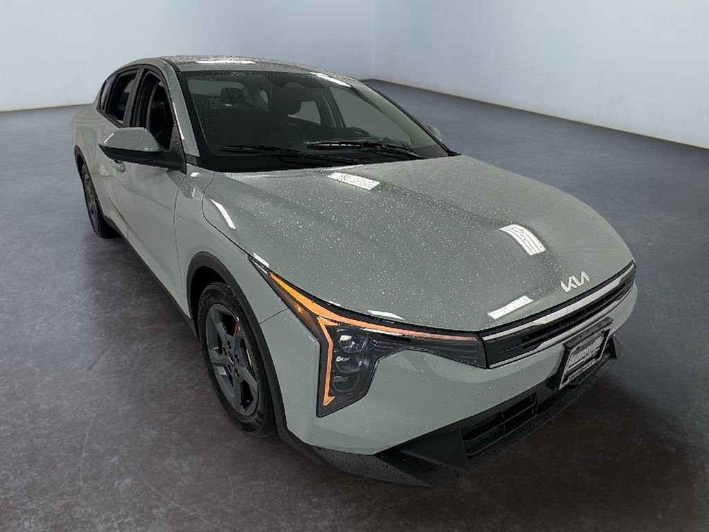 New 2025 Kia K4 LXS