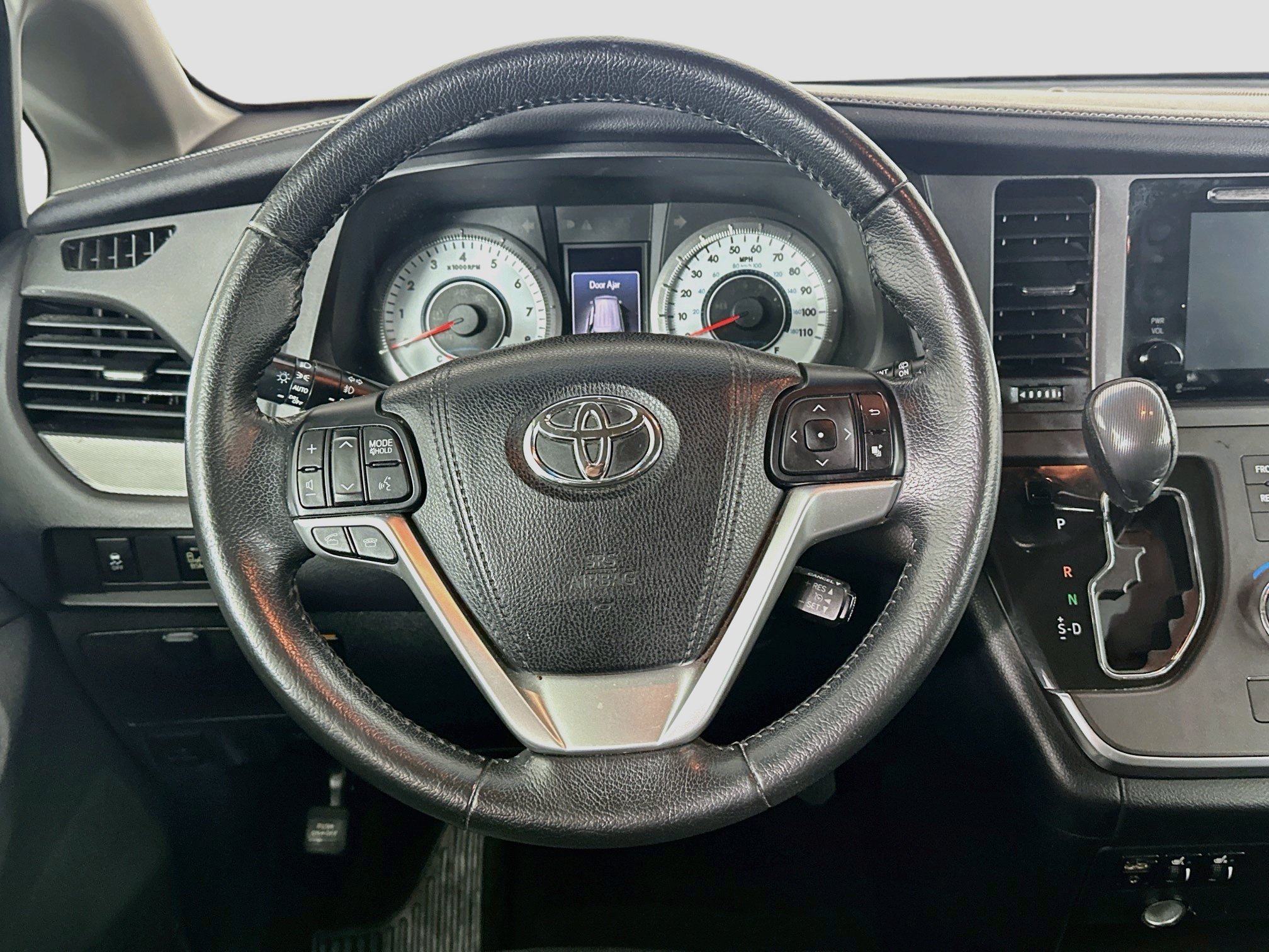 Used 2015 Toyota Sienna SE w/ SE Preferred Package FWD image 18