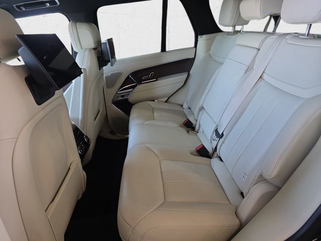 Used 2025 Land Rover Range Rover SE AWD/4WD image 12