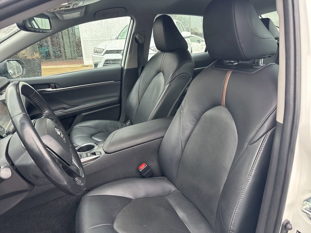 Used 2020 Toyota Camry XLE image 10