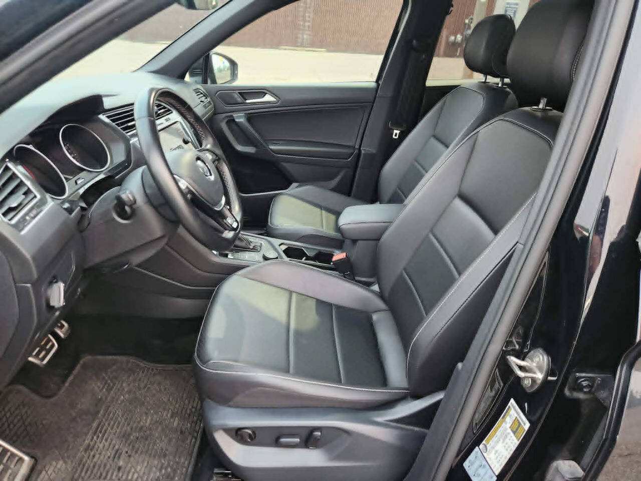 Used 2021 Volkswagen Tiguan SE R-Line w/ 2-Row Tiguan MDO Package AWD/4WD image 11