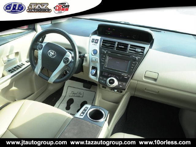 Used 2014 Toyota Prius V Five FWD image 17