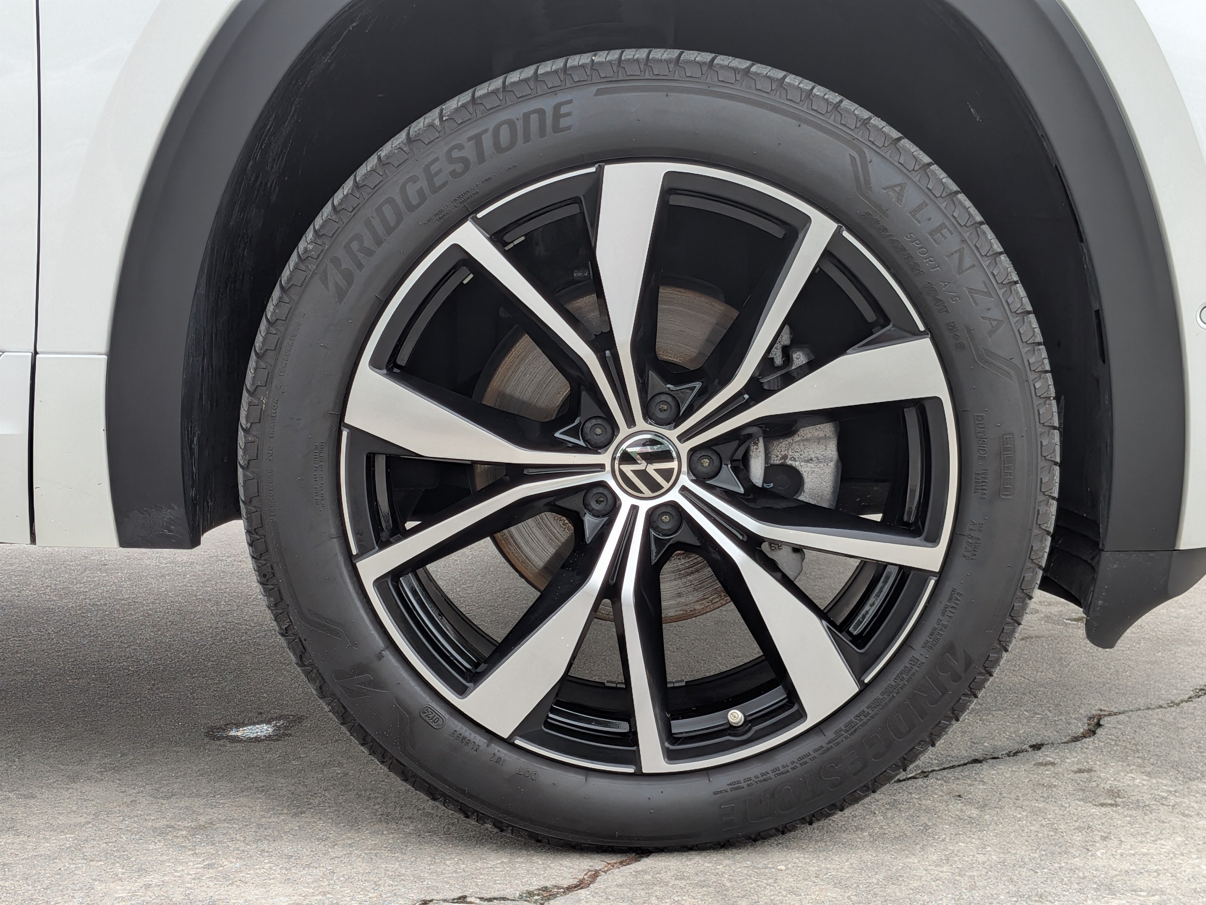 Certified 2024 Volkswagen Atlas Cross Sport SEL Premium R-Line AWD/4WD image 10