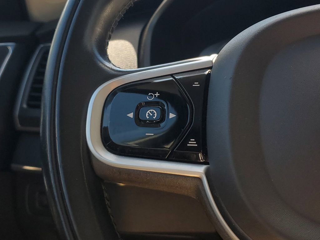 Used 2020 Volvo XC90 T6 Momentum w/ Protection Package Premier image 24