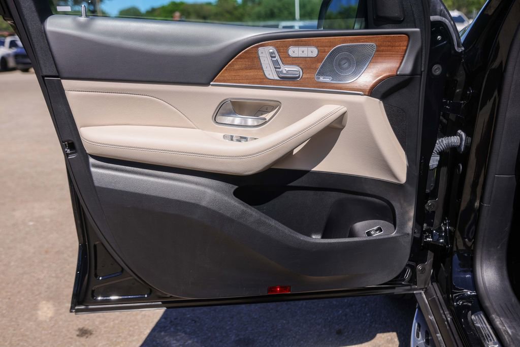 Used 2023 Mercedes-Benz GLS 450 4MATIC image 25