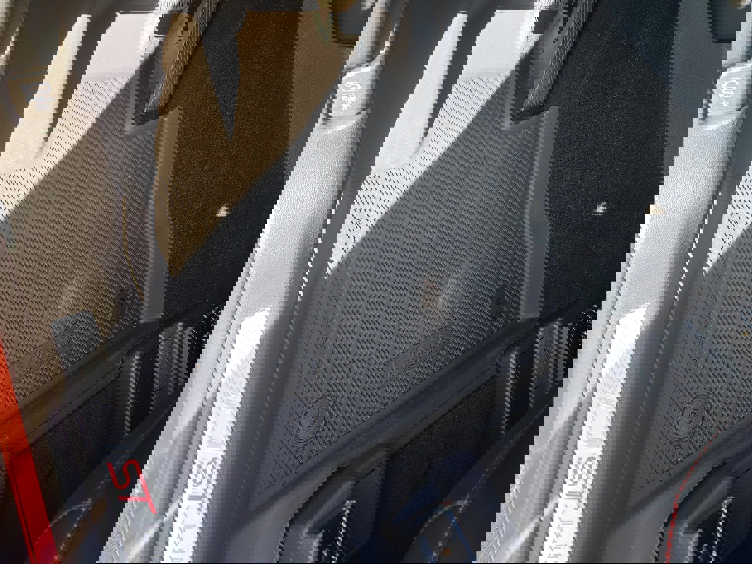 Used 2025 Ford Explorer ST-Line w/ Premium Package image 14