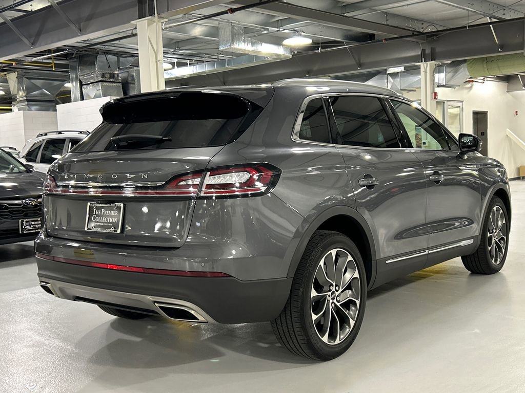 Used 2022 Lincoln Nautilus Reserve AWD/4WD image 2