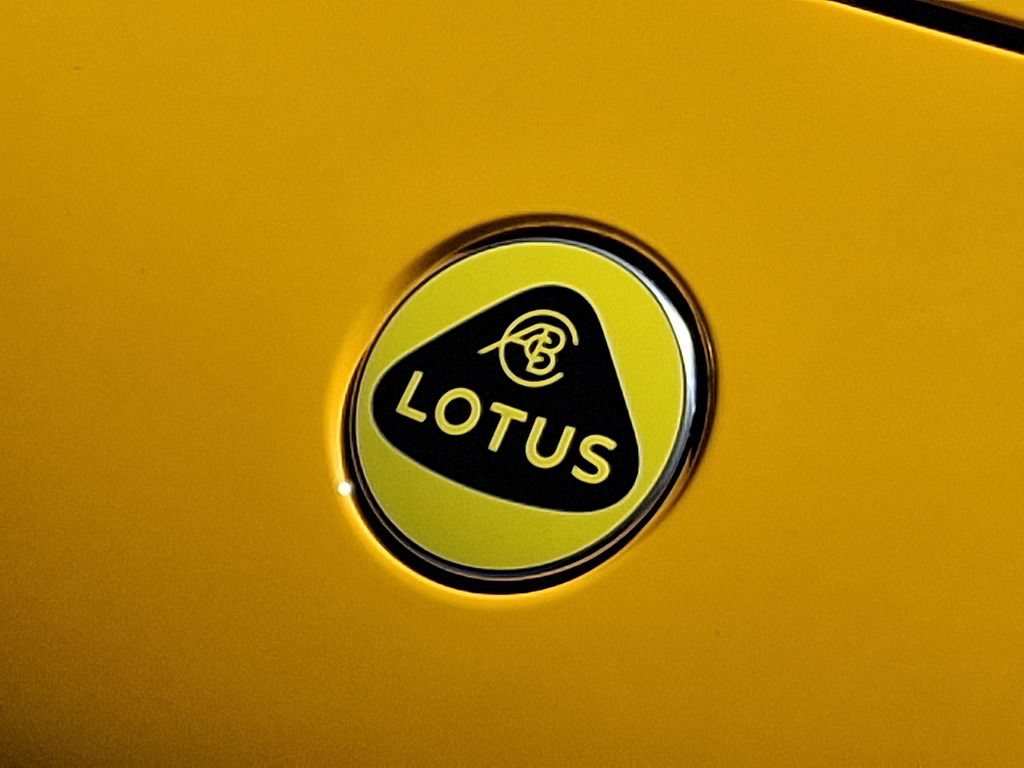Used 2025 Lotus Emira RWD image 35
