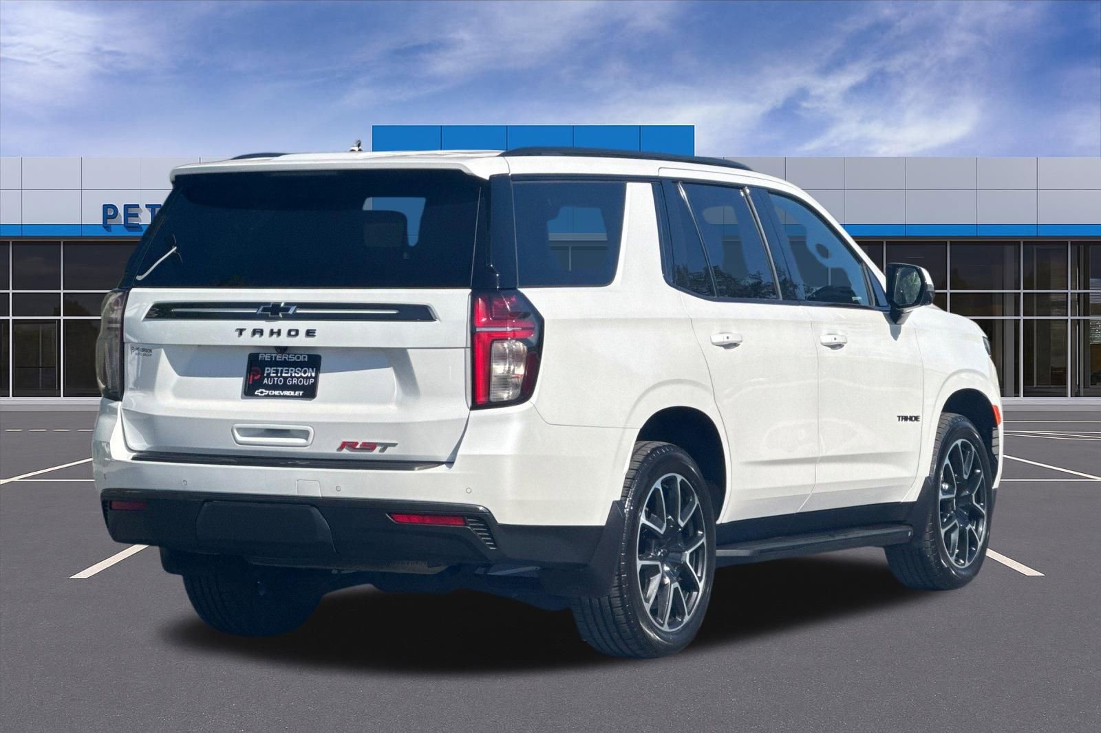 Used 2021 Chevrolet Tahoe RST w/ Luxury Package AWD/4WD image 4