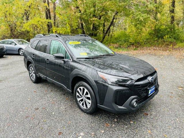 Used 2025 Subaru Outback Premium image 3