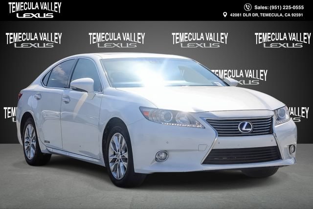 Used 2015 Lexus ES 300h w/ Premium Package w/Bamboo Trim FWD image 1