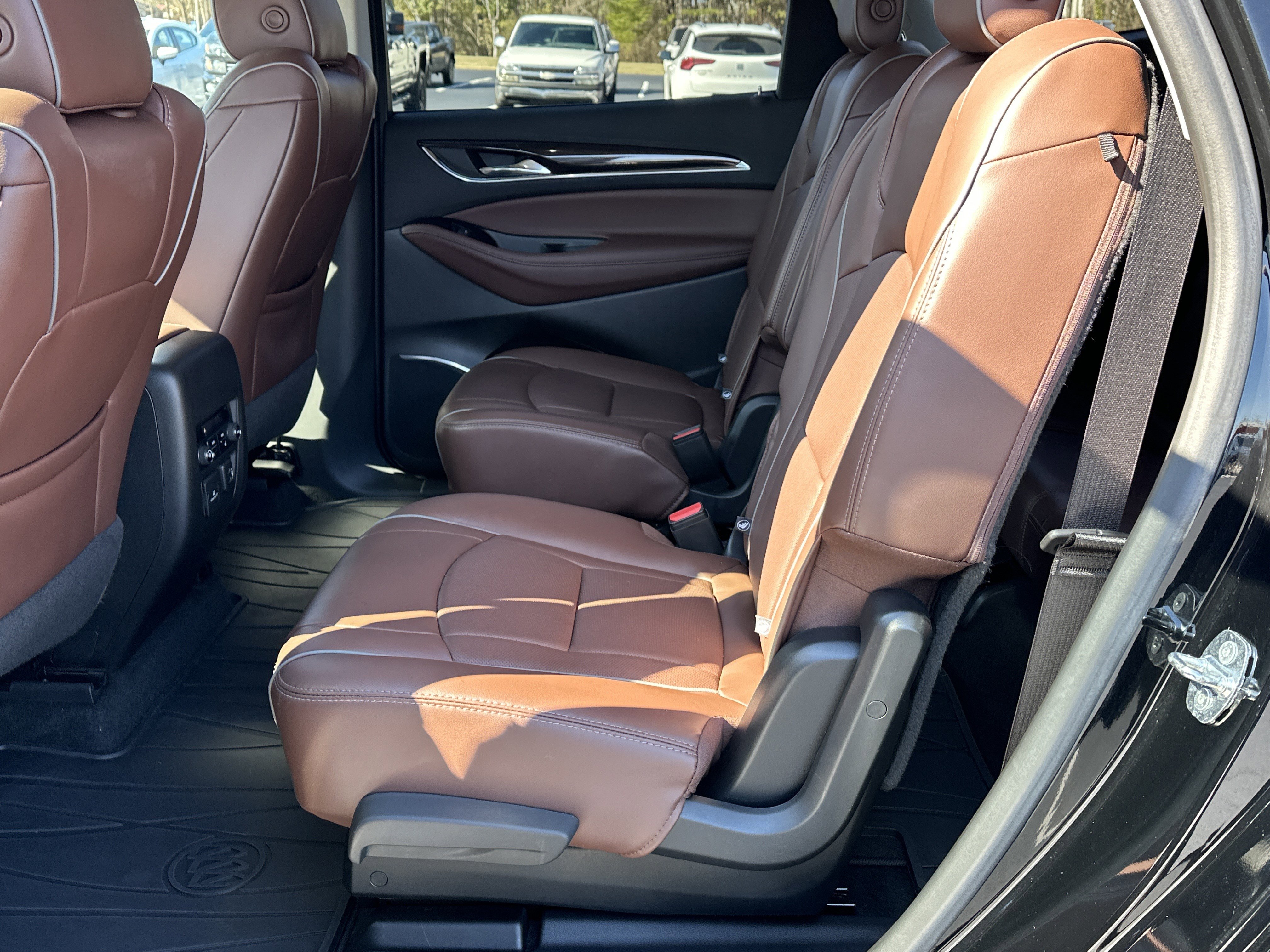 Used 2018 Buick Enclave Avenir w/ Avenir Technology Package image 16