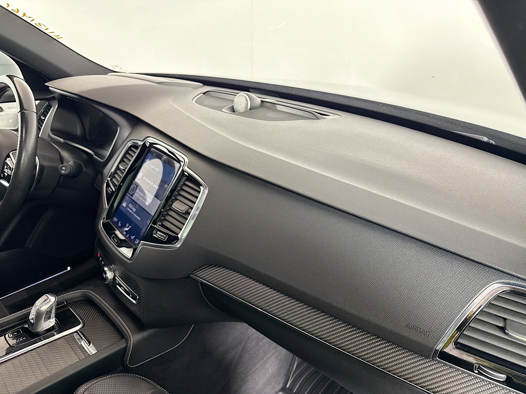 Used 2017 Volvo XC90 T8 R-Design w/ Vision Package image 30