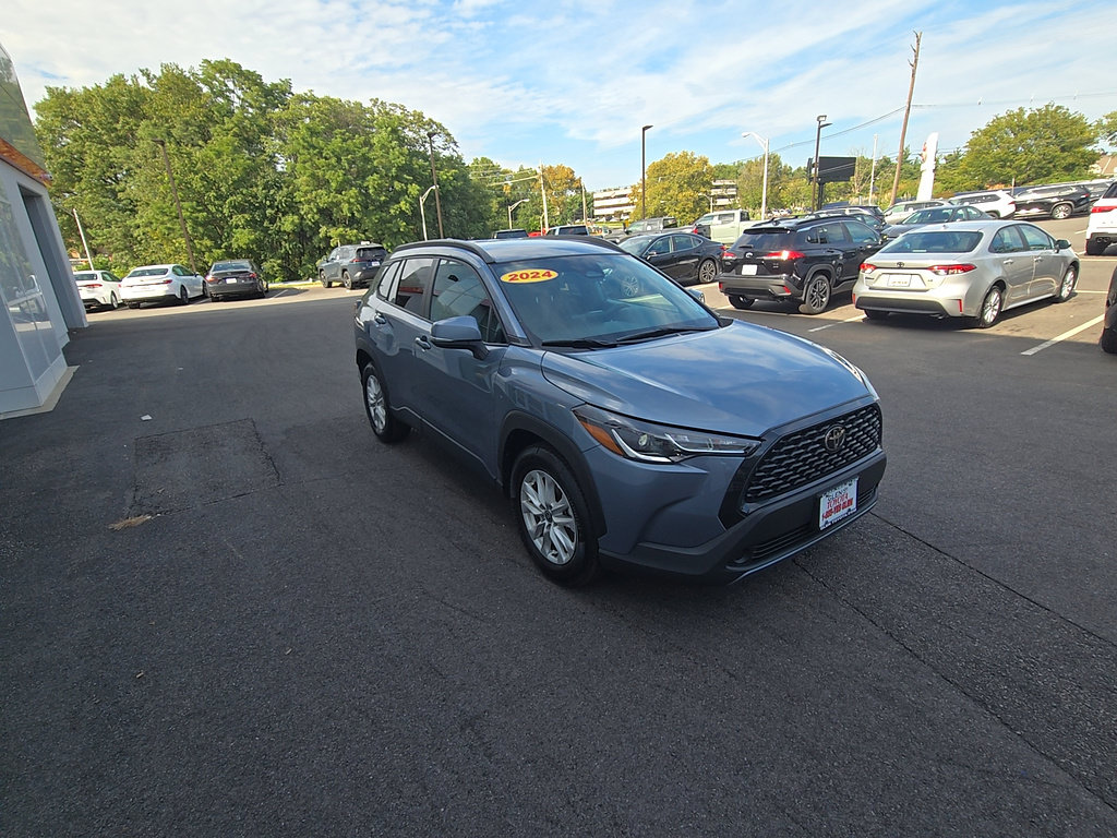 Certified 2024 Toyota Corolla Cross LE AWD/4WD image 3