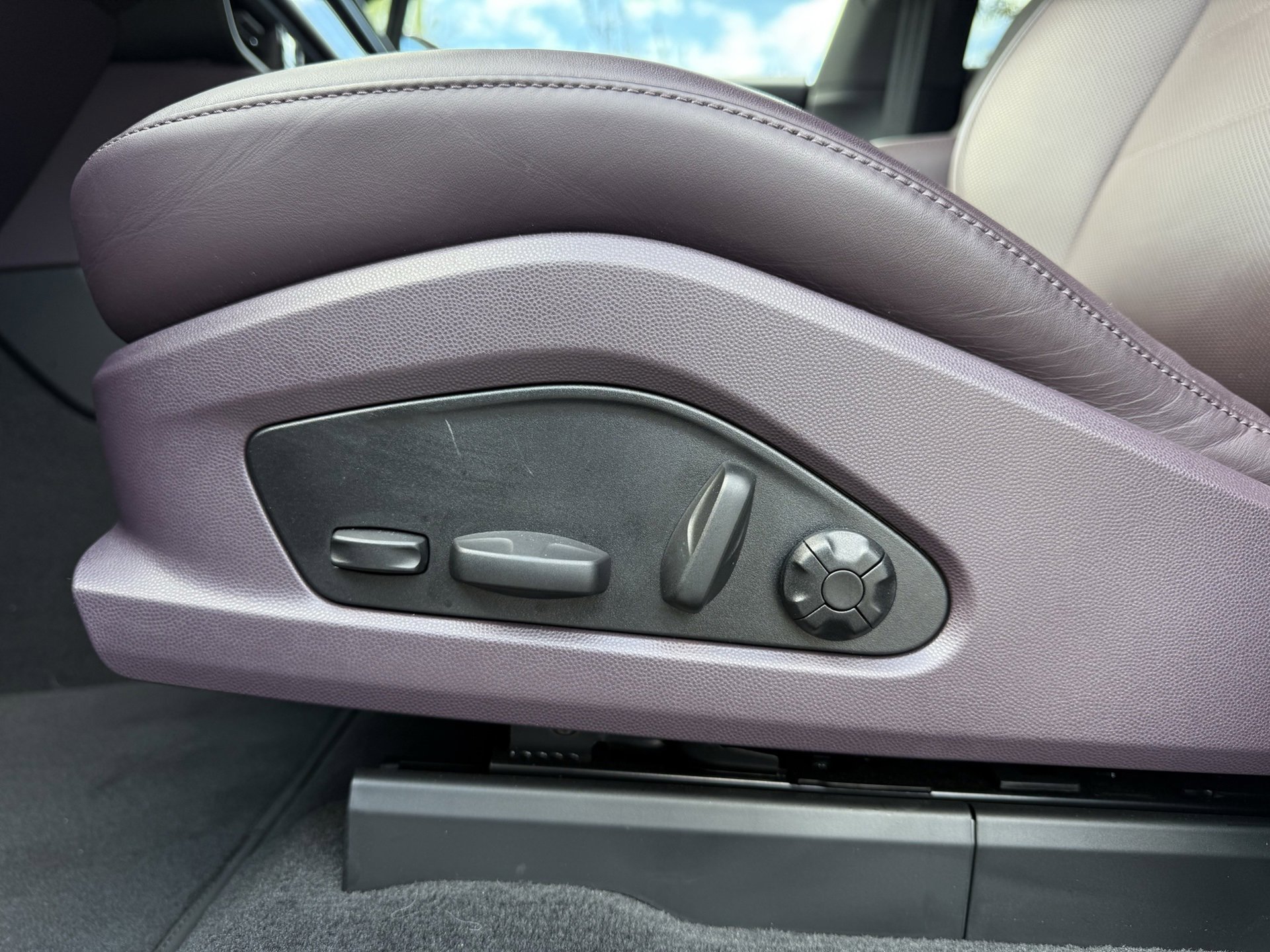 Used 2025 Porsche Macan Electric image 26