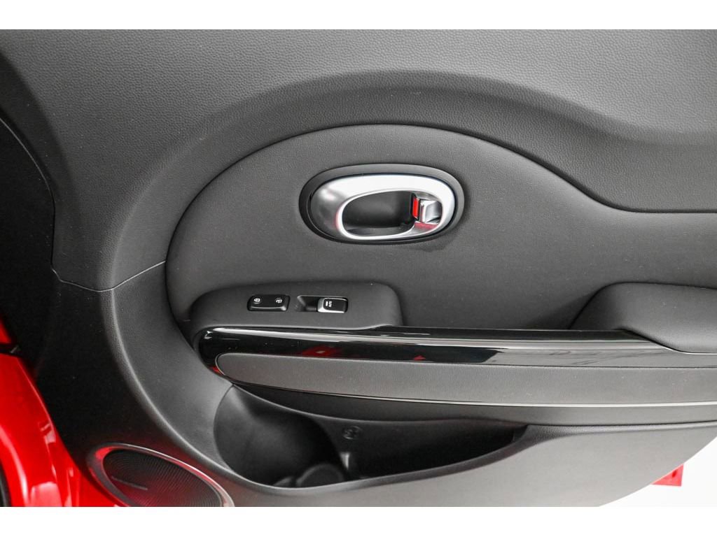 Used 2019 Kia Soul + image 16