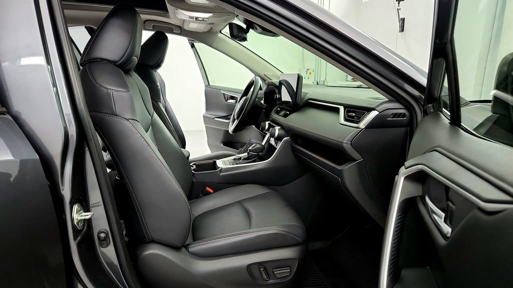 Used 2023 Toyota RAV4 Limited AWD/4WD image 17