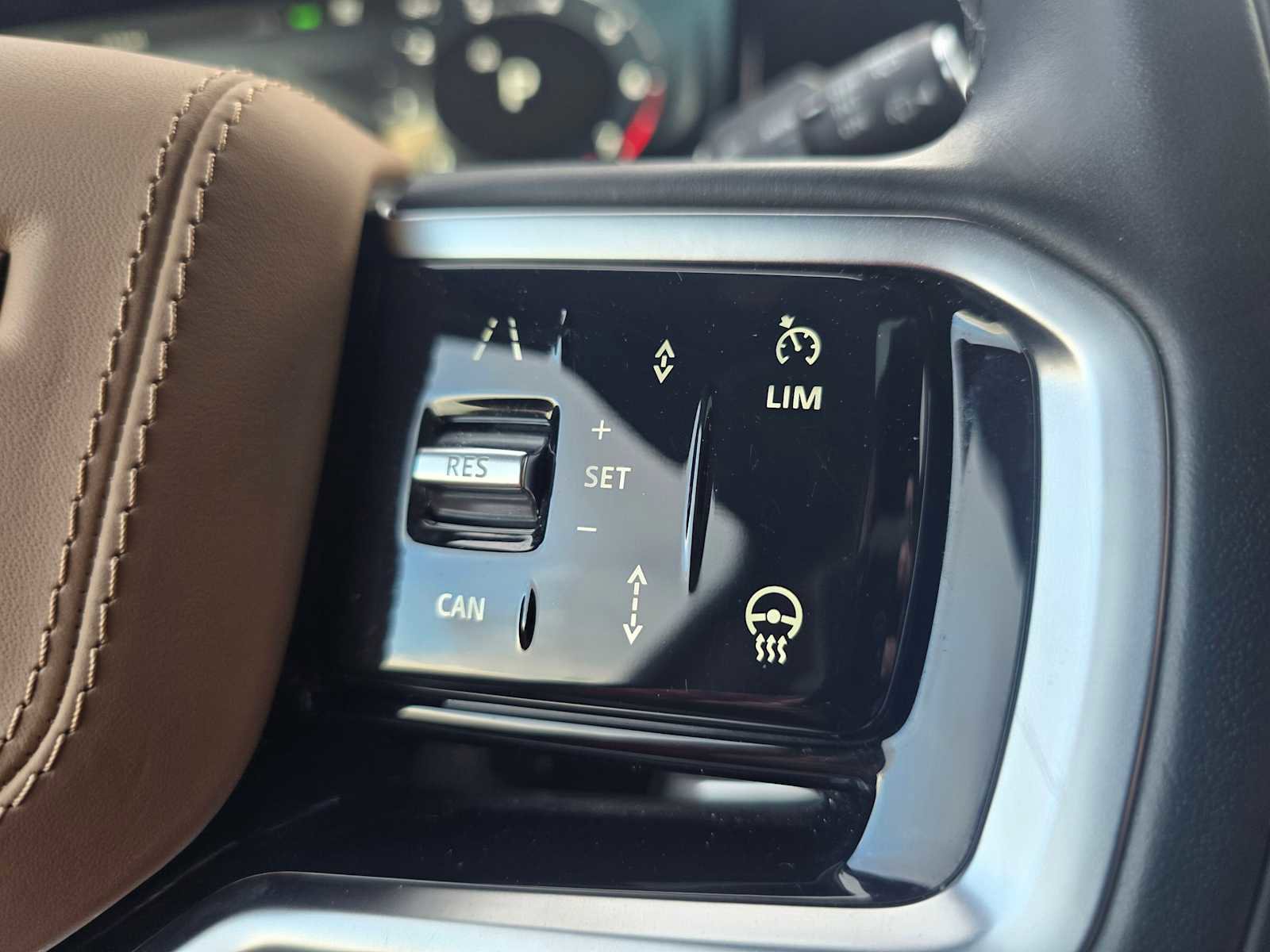 Certified 2025 Land Rover Range Rover Sport SE image 32