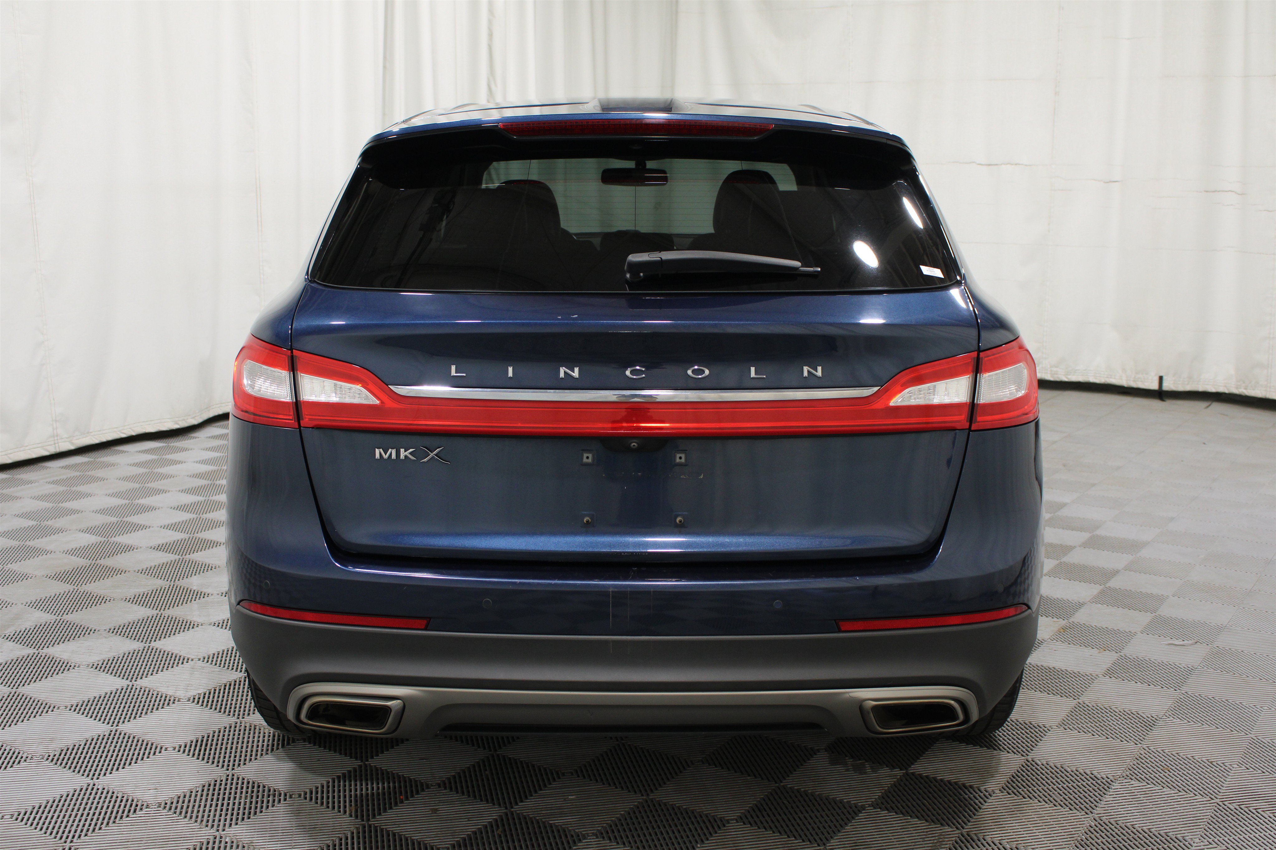 Used 2017 Lincoln MKX Select w/ Enhanced Security Package FWD image 31