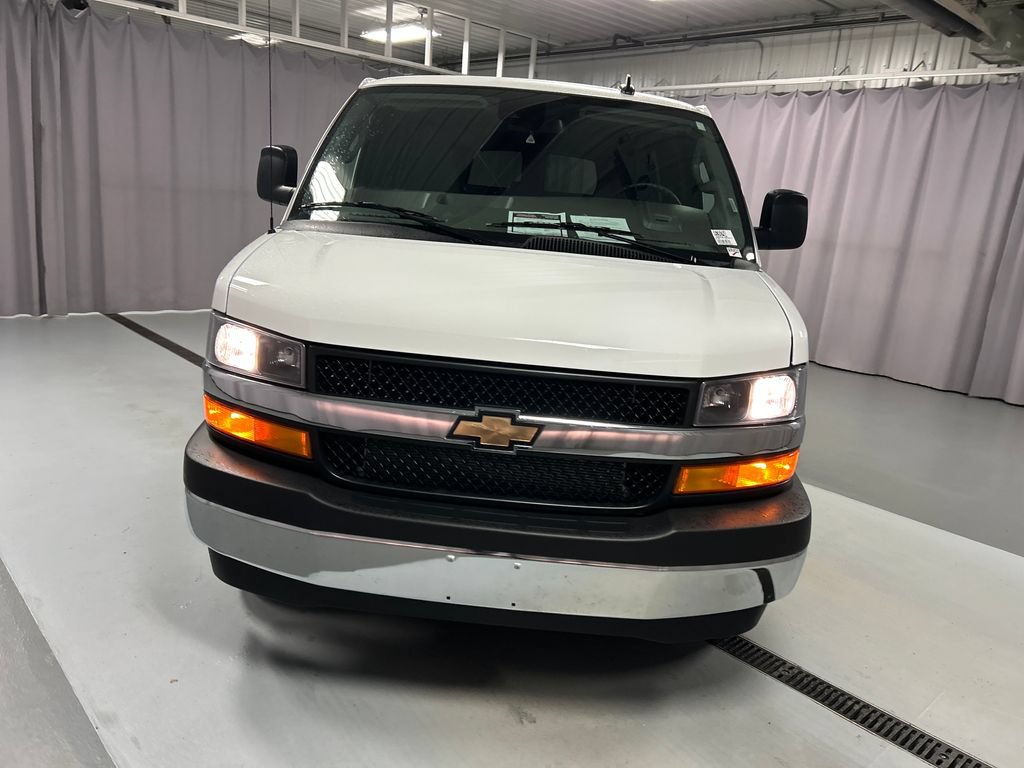 Used 2025 Chevrolet Express 3500 LT w/ LT Preferred Equipment Group RWD image 2