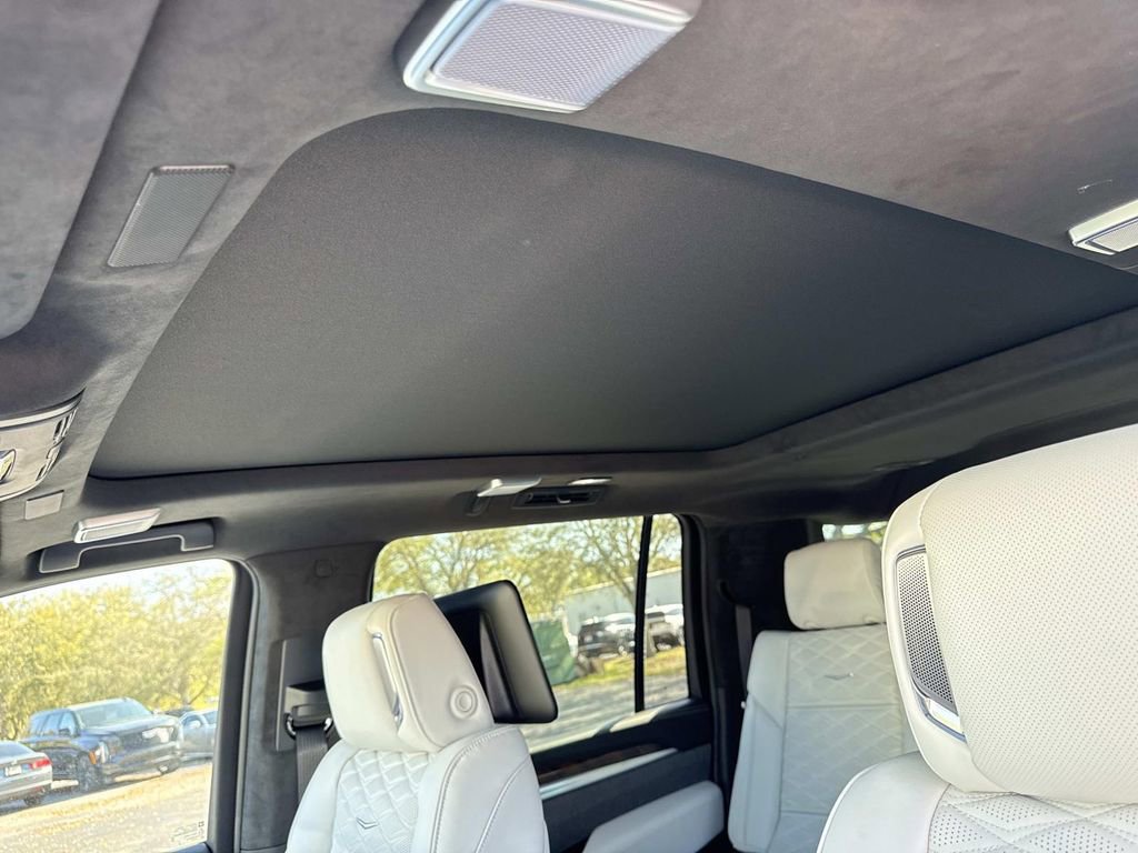 New 2026 Cadillac Escalade ESV Platinum Sport w/ LPO, ONYX Package image 33