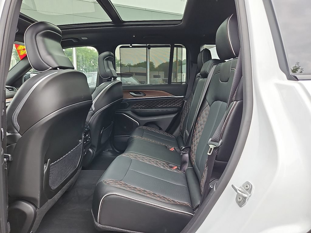 Certified 2025 Jeep Grand Cherokee Summit w/ Luxury Tech Group V AWD/4WD image 11