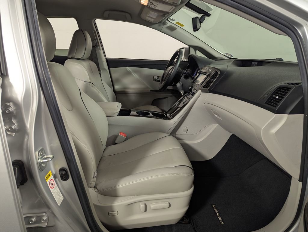 Used 2014 Toyota Venza XLE FWD image 33