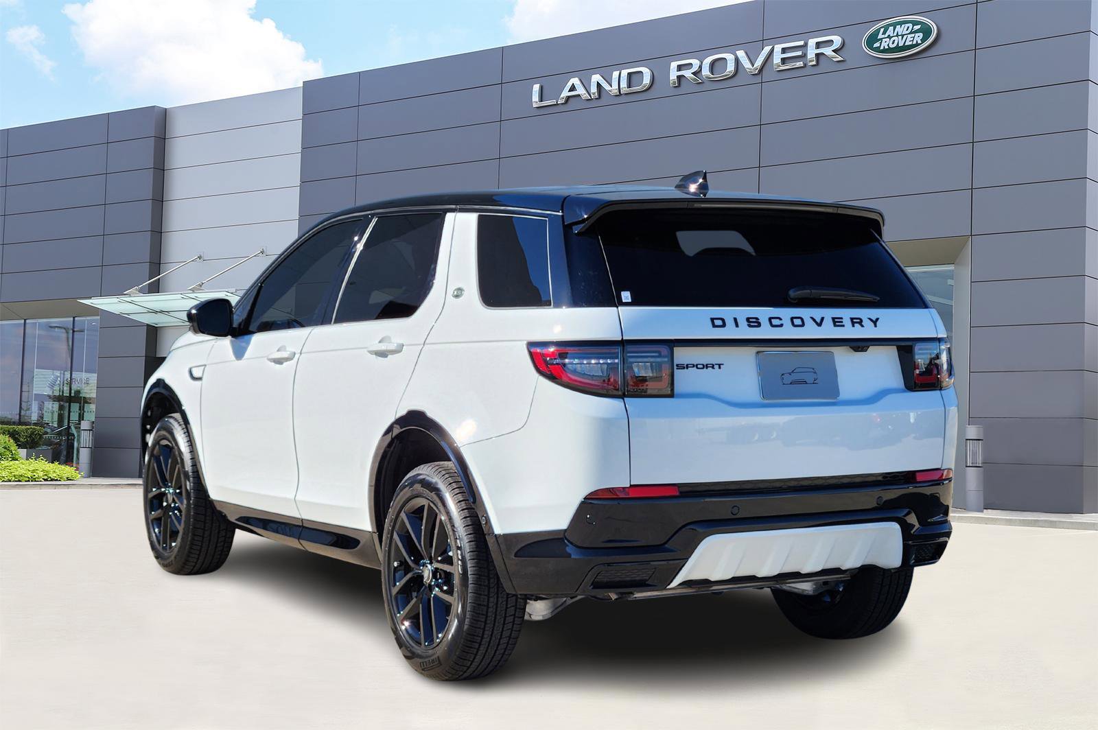 New 2025 Land Rover Discovery Sport Dynamic SE image 4
