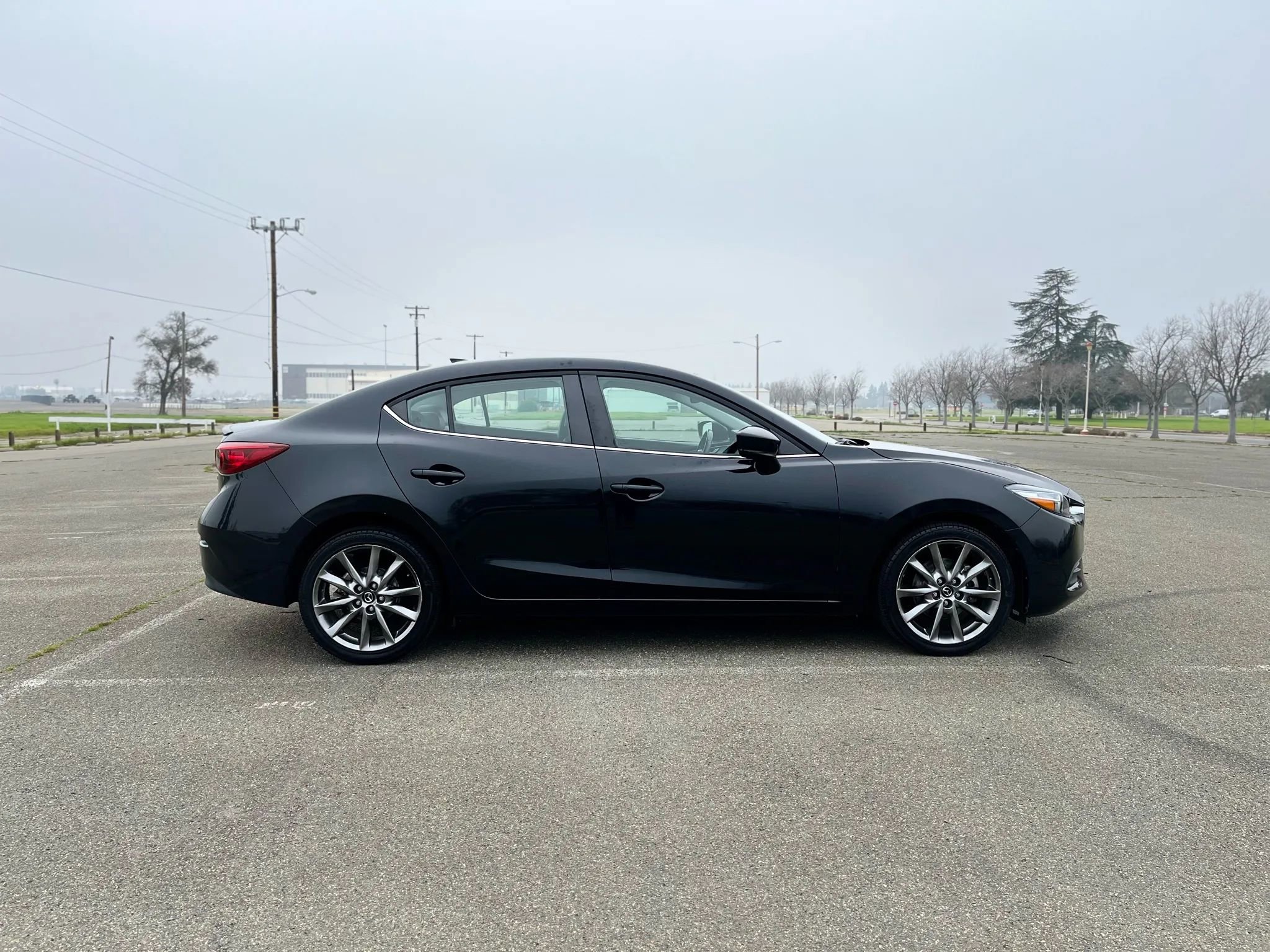 Used 2018 MAZDA MAZDA3 Touring image 4
