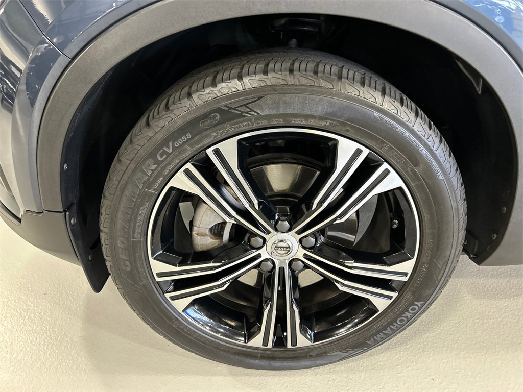 Used 2021 Volvo XC40 T5 Inscription w/ Climate Package image 8